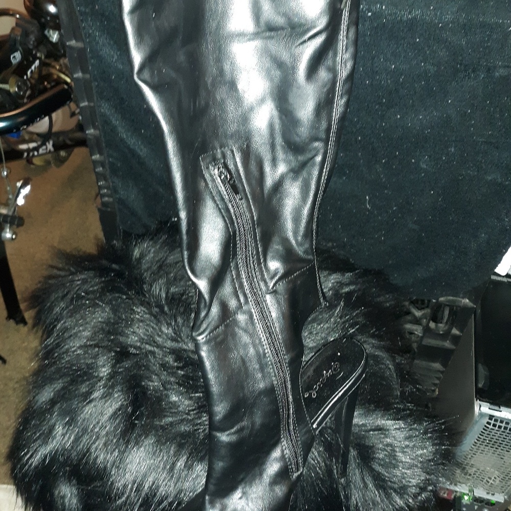 Boots - Picture 4 of 5